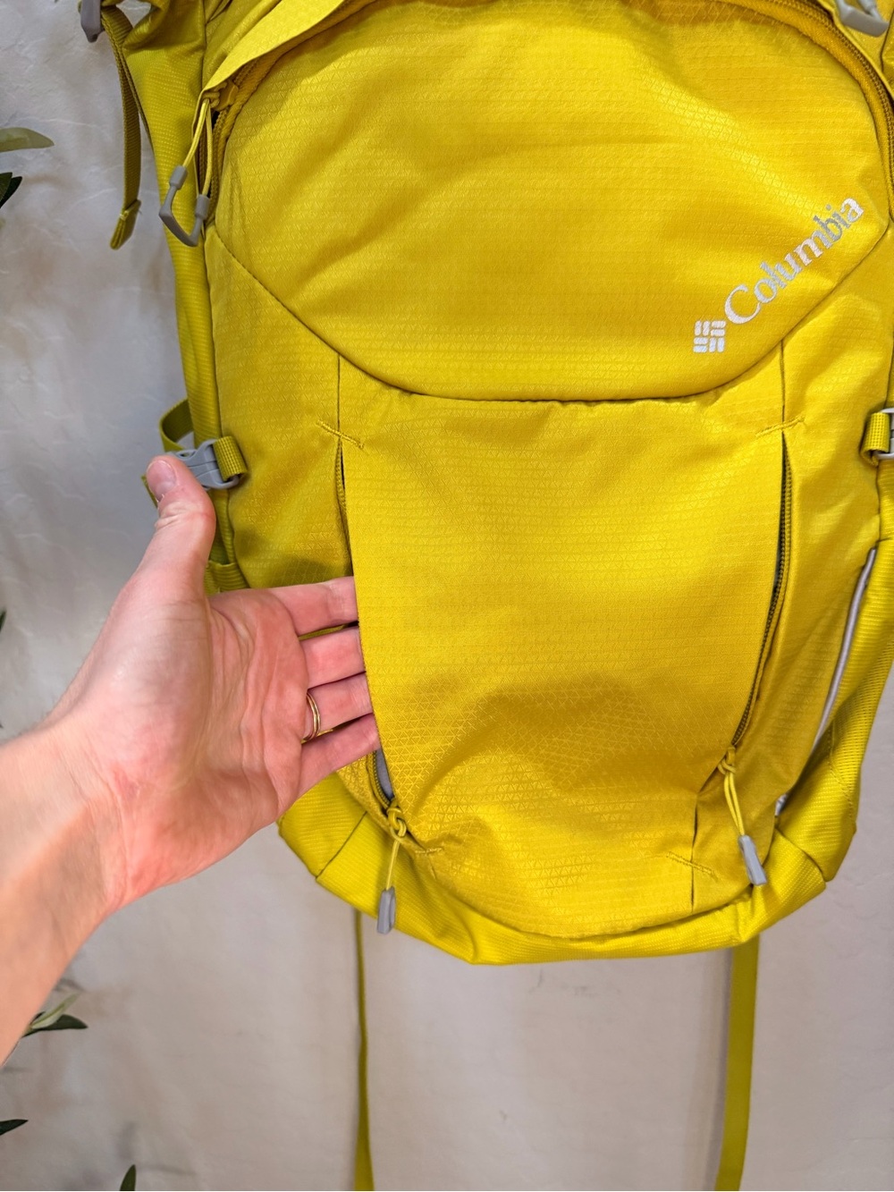 Columbia Tenmile Daypack Backpack in Yellow Green - Picture 5 of 16